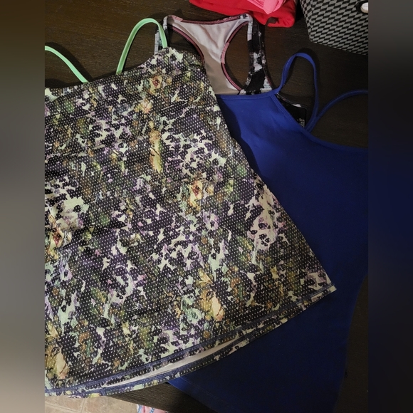 Lululemon tank top bundle~medium 8/10. - Picture 14 of 16